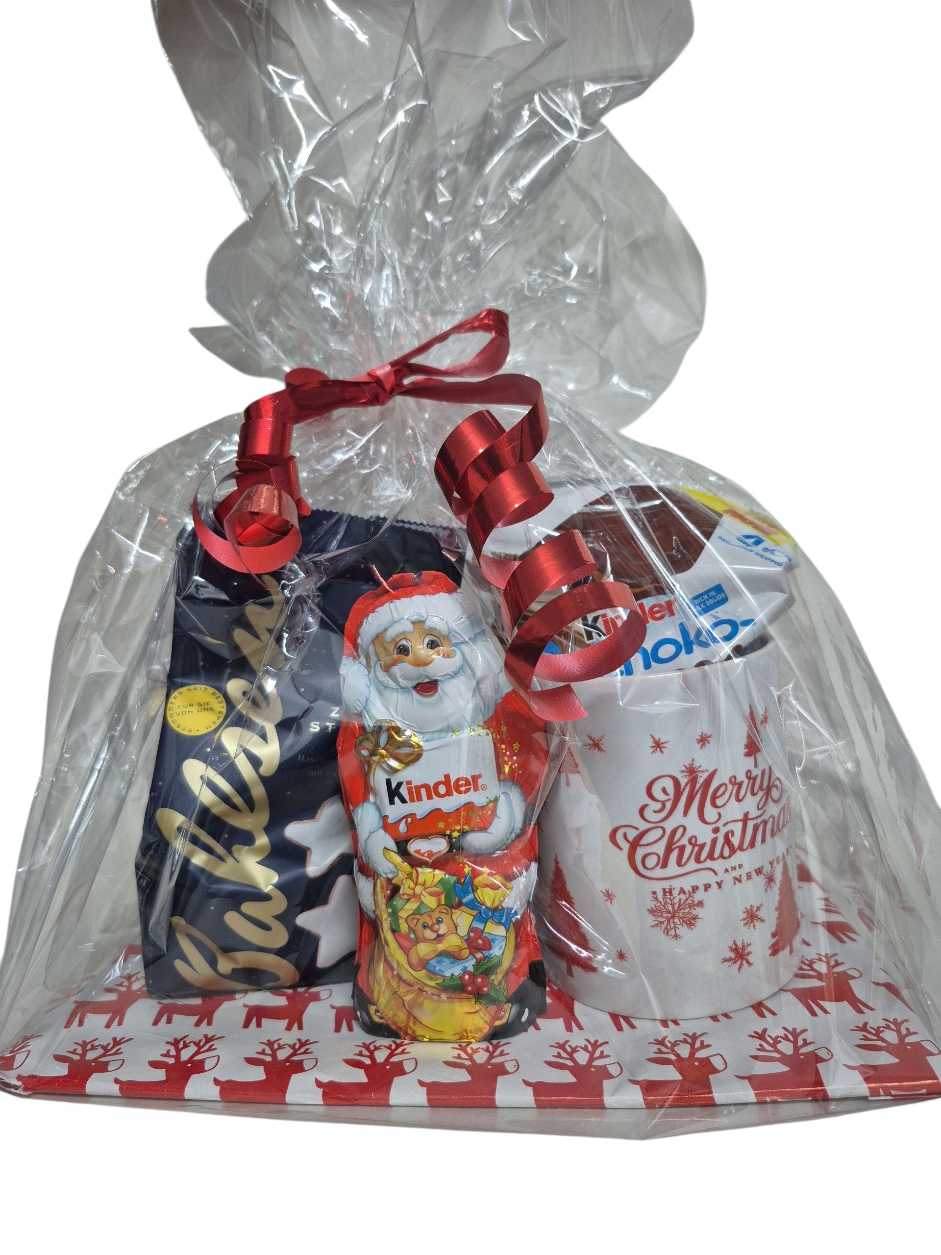 Weihnachtstasse mit Bahlsen Zimtsterne, Kinder Schoko-Bons Crispy und Nikolaus